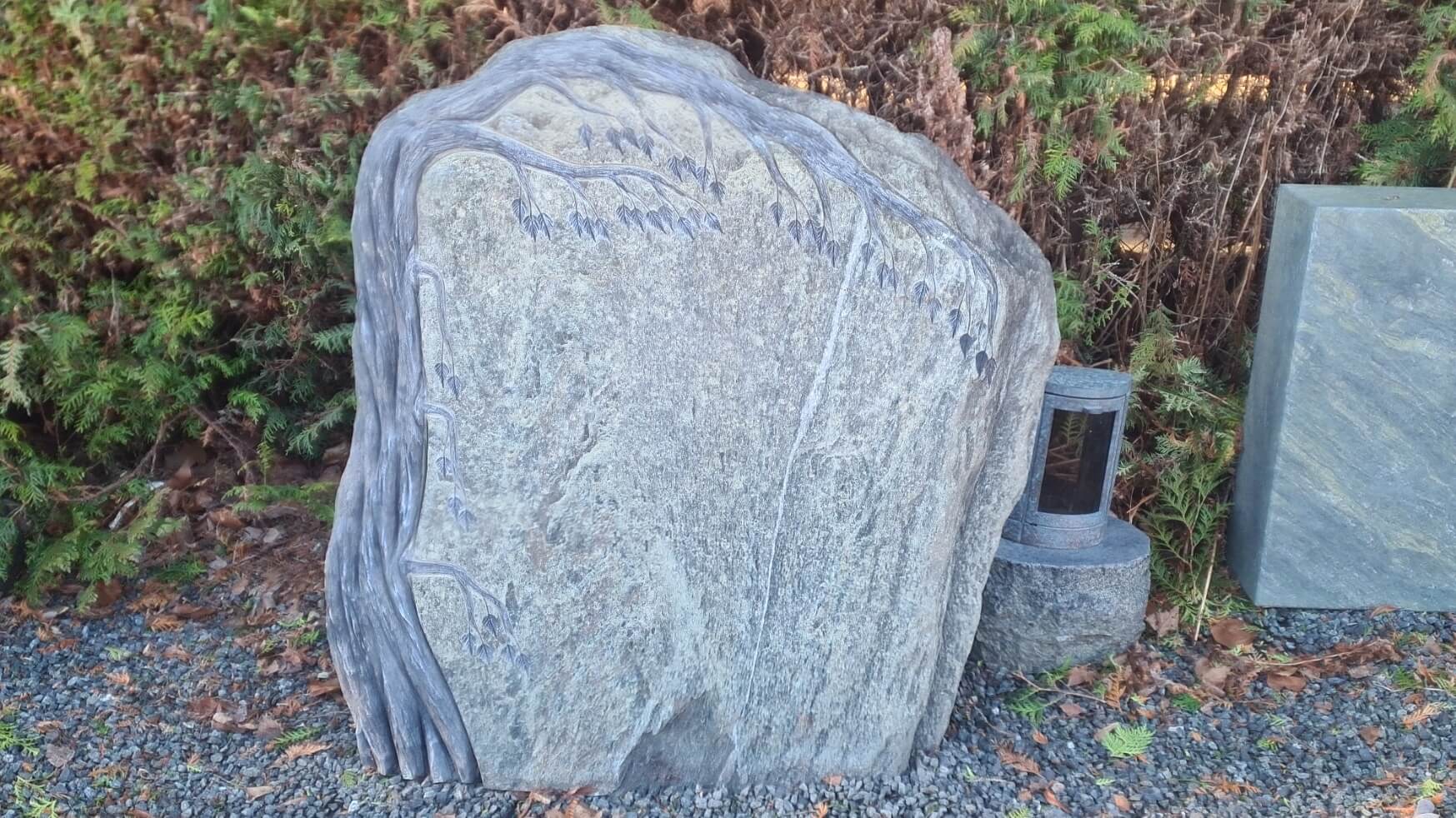 Felsen Serpentin mit Baumornament