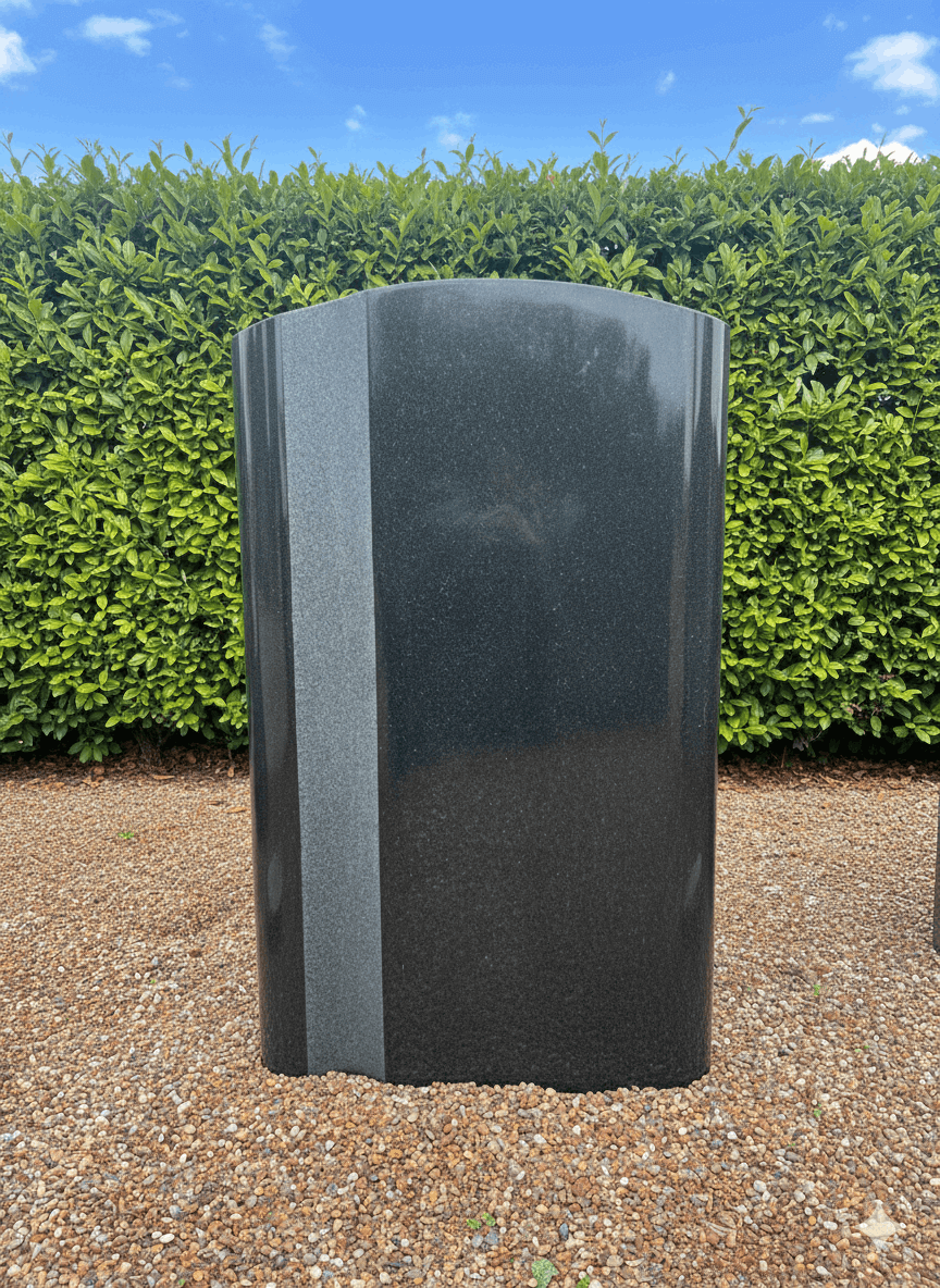 Stele Nero Assoluto India poliert & geschliffen