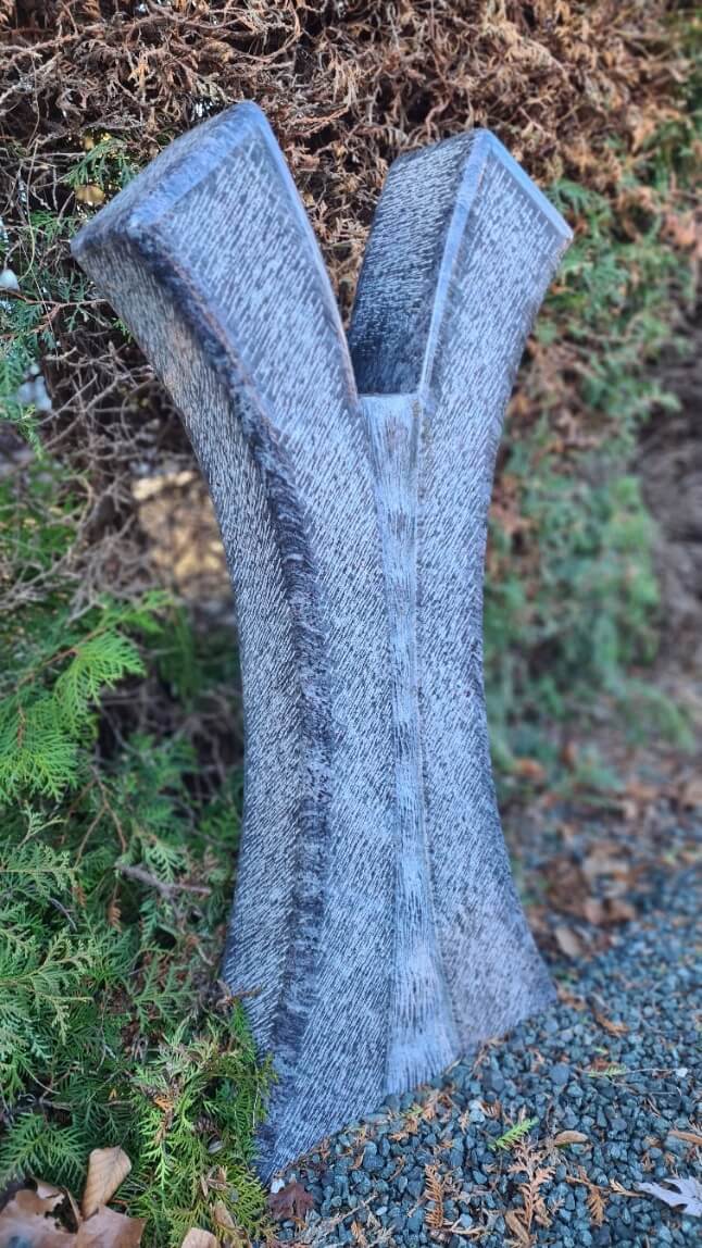 Stele Orion handwerklich bearbeitet