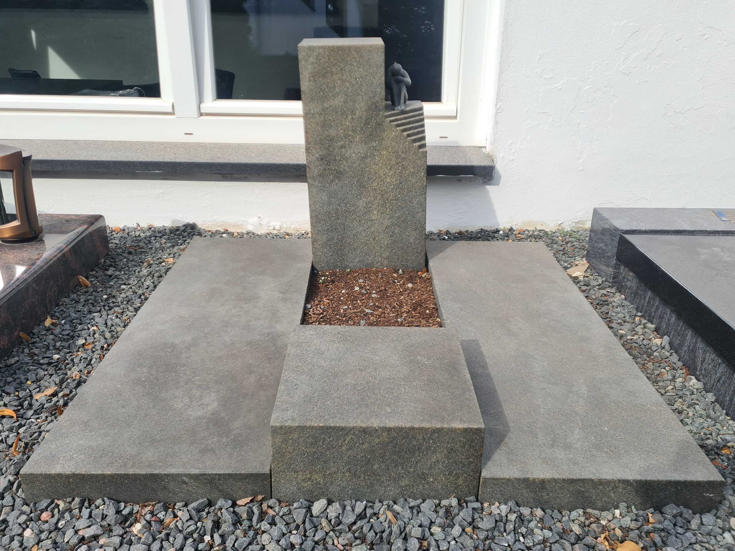 Urnengrab mit Treppe