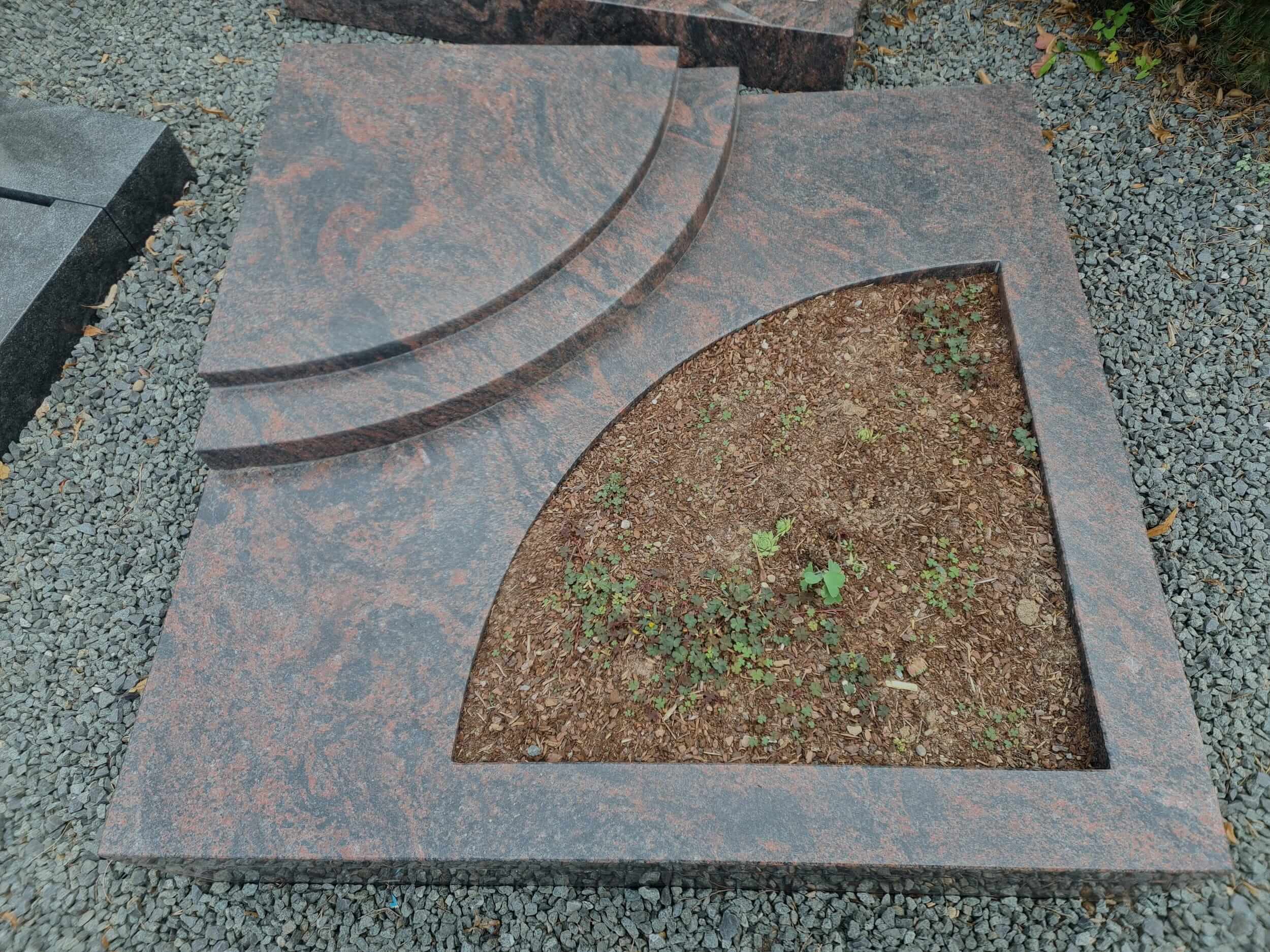 Urnengrab Himalaya mit Stufen