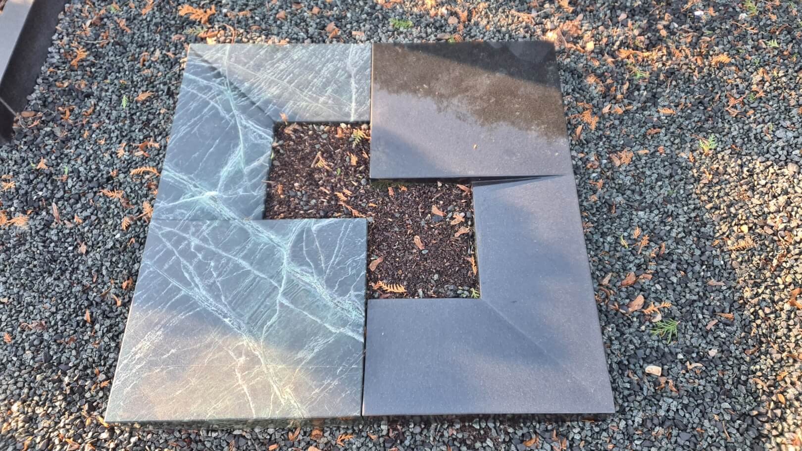 Urnengrab Abdeckung Ind Black & Verde Alpi