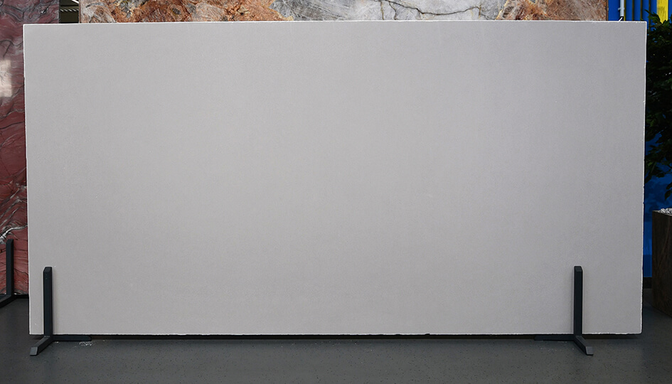 Beau Grey poliert